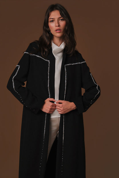 AQUILLORA Zenith Classic Abaya - Black (Image 2)