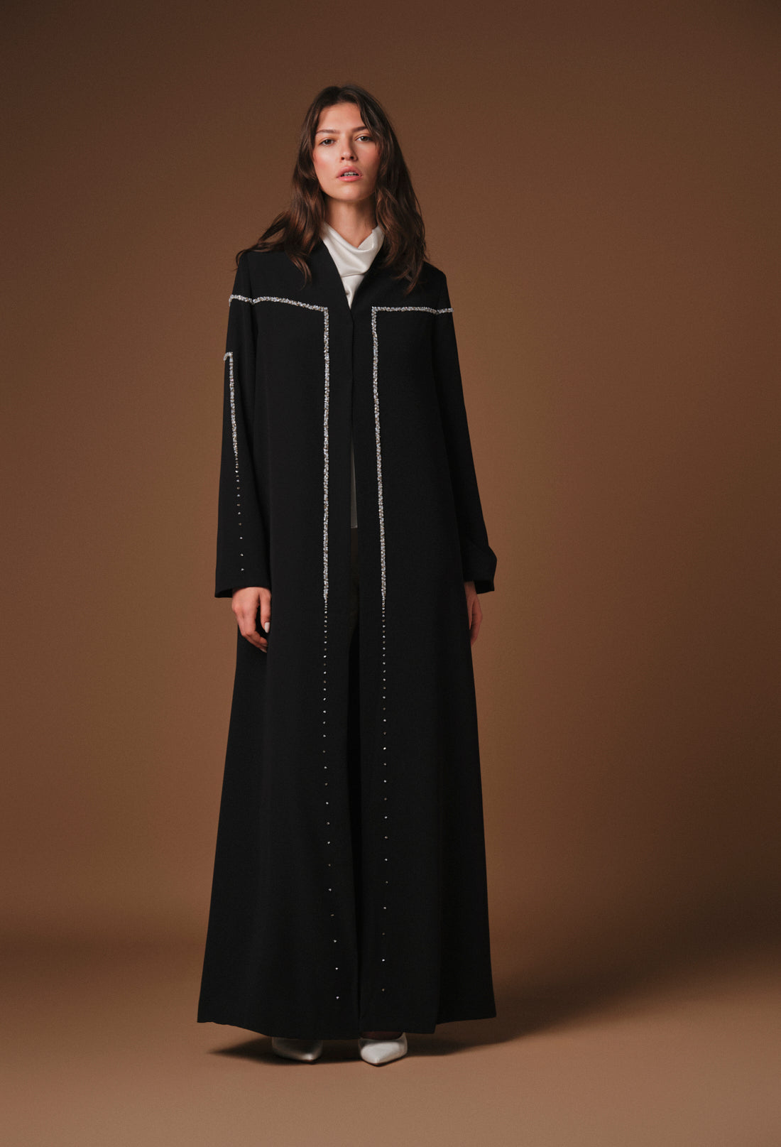 AQUILLORA Zenith Classic Abaya - Black (Image 1)