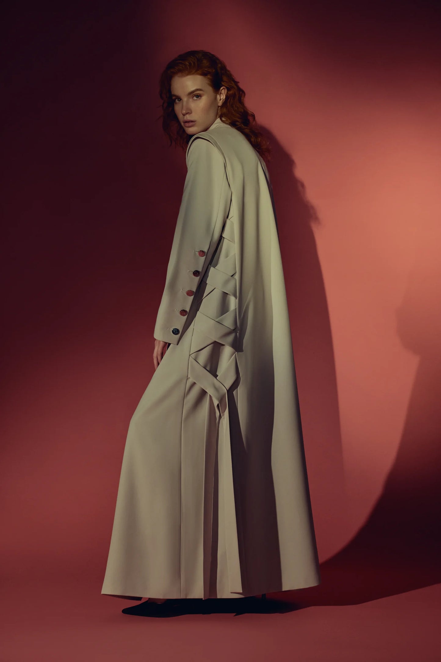 The Descending Notched Collar Abaya